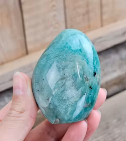 Amazonit, polerad kristall stående friform #8