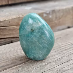 Amazonit, polerad kristall stående friform #8