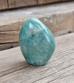 Amazonit, polerad kristall stående friform #8