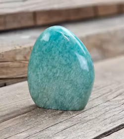 Amazonit, polerad kristall stående friform #15
