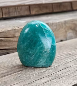 Amazonit, polerad kristall stående friform #9
