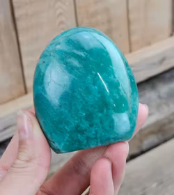 Amazonit, polerad kristall stående friform #9