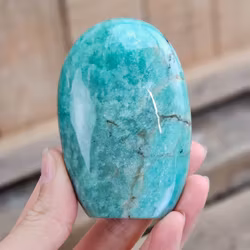 Amazonit, polerad kristall stående friform #16