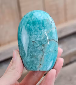 Amazonit, polerad kristall stående friform #16