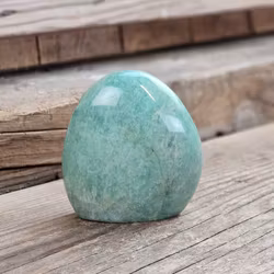 Amazonit, polerad kristall stående friform #17
