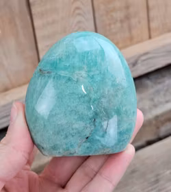 Amazonit, polerad kristall stående friform #17