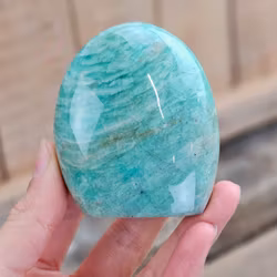 Amazonit, polerad kristall stående friform #18