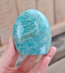 Amazonit, polerad kristall stående friform #18