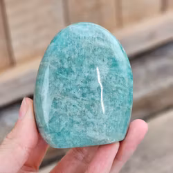 Amazonit, polerad kristall stående friform #19