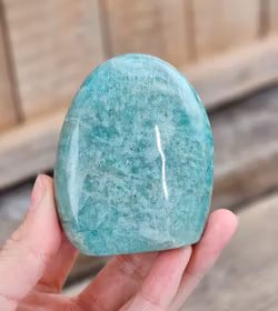 Amazonit, polerad kristall stående friform #19