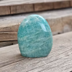 Amazonit, polerad kristall stående friform #19