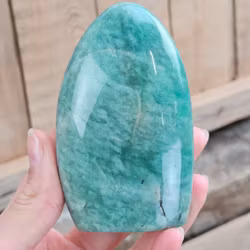 Amazonit, polerad kristall stående friform #20
