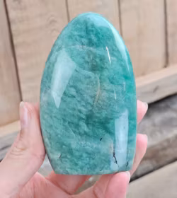 Amazonit, polerad kristall stående friform #20
