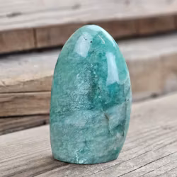Amazonit, polerad kristall stående friform #20