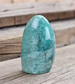 Amazonit, polerad kristall stående friform #20