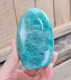 Amazonit, polerad kristall stående friform #21
