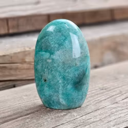 Amazonit, polerad kristall stående friform #21