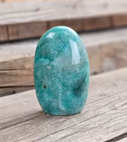 Amazonit, polerad kristall stående friform #21