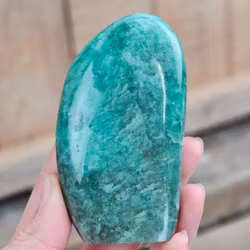 Amazonit, polerad kristall stående friform #22