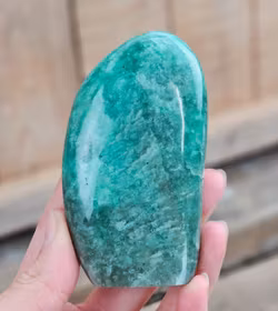 Amazonit, polerad kristall stående friform #22