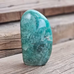 Amazonit, polerad kristall stående friform #22