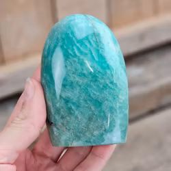 Amazonit, polerad kristall stående friform #24