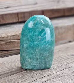 Amazonit, polerad kristall stående friform #24