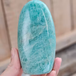 Amazonit, polerad kristall stående friform #25