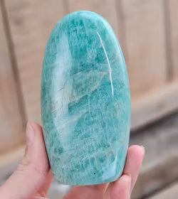 Amazonit, polerad kristall stående friform #25