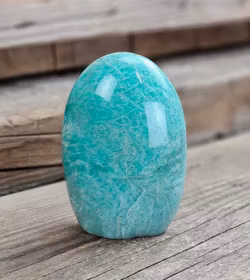 Amazonit, polerad kristall stående friform #27