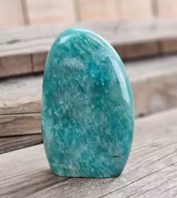 Amazonit, polerad kristall stående friform #28