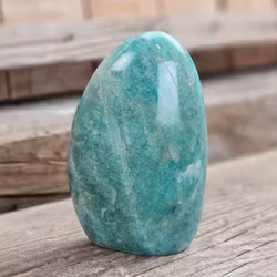 Amazonit, polerad kristall stående friform #29
