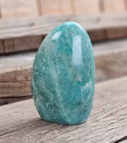 Amazonit, polerad kristall stående friform #29