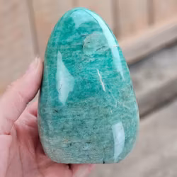 Amazonit, polerad kristall stående friform #30