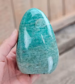 Amazonit, polerad kristall stående friform #30