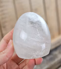 Bergkristall, polerad kristall stående friform #7