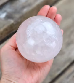 Rosenkvarts, klot #3 -30% p.g.a. skada/annat