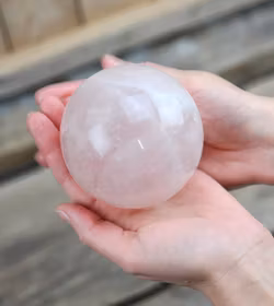 Rosenkvarts, klot #8 -30% p.g.a. skada/annat