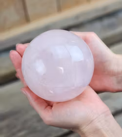 Rosenkvarts, klot #13 -30% p.g.a. skada/annat