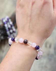 Ametist, Rosenkvarts & Bergkristall mix, armband 8mm runda pärlor