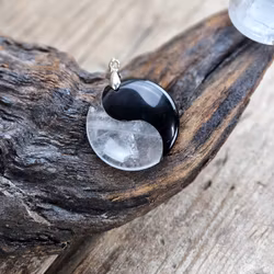 Yin & Yang, Bergkristall och Svart Obsidian silverpläterat hänge