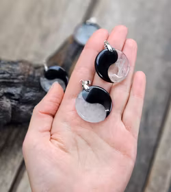 Yin & Yang, Bergkristall och Svart Obsidian silverpläterat hänge