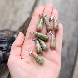 Unakit droppe, silverpläterat hänge