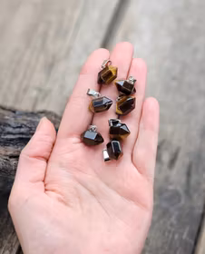 Tigeröga mini spets, silverpläterat hänge