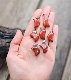 Måne Röd Jaspis, silverpläterat hänge