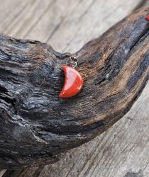 Måne Röd Jaspis, silverpläterat hänge