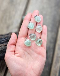 Grön Fluorit bulligt hjärta, silverpläterat hänge