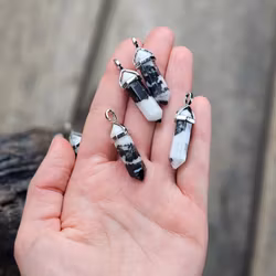 Zebrajaspis polerad spets, silverpläterat hänge