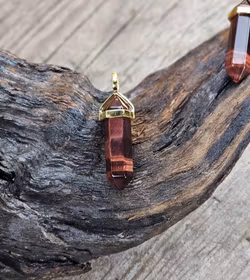 Oxöga polerad spets, guldpläterat hänge