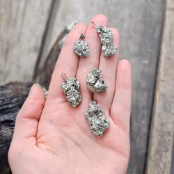 Pyritkluster, rå silverpläterat hänge